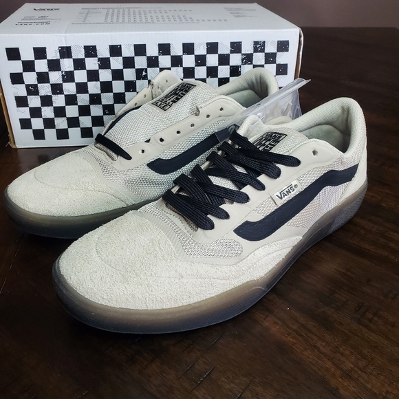 Vans Ave Nubuck Timber Wolf Men Size 7, Equivalent to Women Size 8.5 - Picture 3 of 10